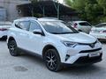 Toyota RAV4 2017 годаүшін10 500 000 тг. в Актобе