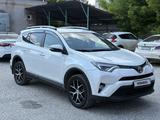 Toyota RAV4 2017 годаүшін10 500 000 тг. в Актобе
