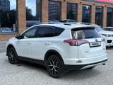 Toyota RAV4 2017 годаүшін10 500 000 тг. в Актобе – фото 4
