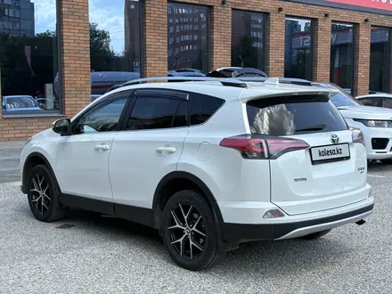 Toyota RAV4 2017 года за 10 500 000 тг. в Актобе – фото 4