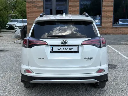 Toyota RAV4 2017 года за 10 500 000 тг. в Актобе – фото 5