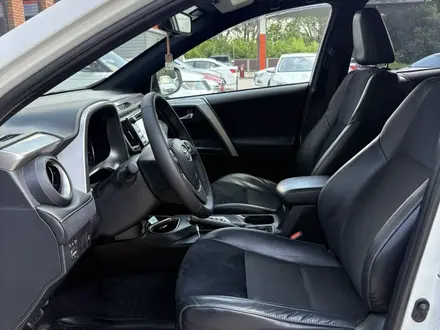 Toyota RAV4 2017 года за 10 500 000 тг. в Актобе – фото 9