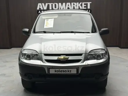 Chevrolet Niva 2013 года за 3 350 000 тг. в Актобе – фото 2