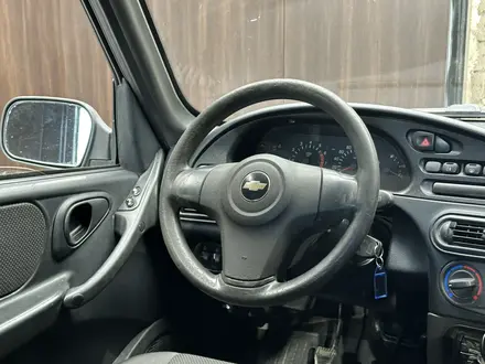 Chevrolet Niva 2013 года за 3 350 000 тг. в Актобе – фото 9
