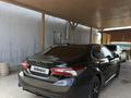 Toyota Camry 2021 года за 11 500 000 тг. в Кызылорда – фото 2