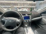 Toyota Camry 2010 года за 7 300 000 тг. в Караганда – фото 2