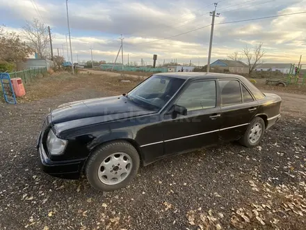 Mercedes-Benz E 200 1990 года за 1 600 000 тг. в Астана – фото 2