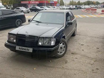 Mercedes-Benz E 200 1990 года за 1 600 000 тг. в Астана