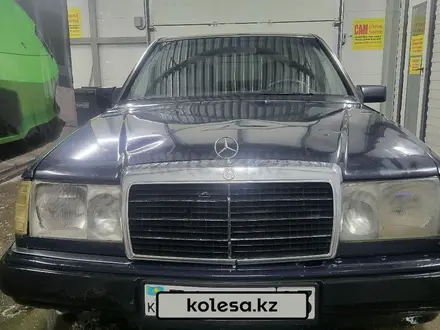 Mercedes-Benz E 200 1991 года за 1 200 000 тг. в Астана – фото 3