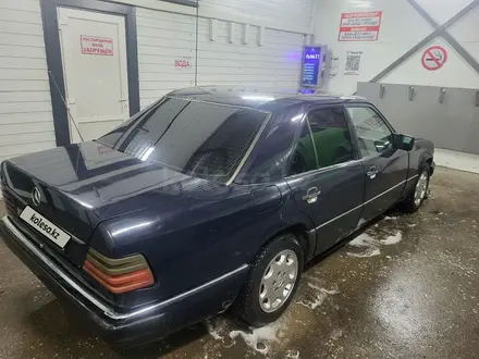 Mercedes-Benz E 200 1991 года за 1 200 000 тг. в Астана – фото 7