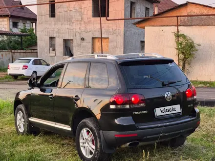 Volkswagen Touareg 2007 года за 4 300 000 тг. в Алматы – фото 2