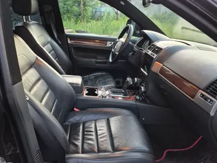 Volkswagen Touareg 2007 года за 4 300 000 тг. в Алматы – фото 10