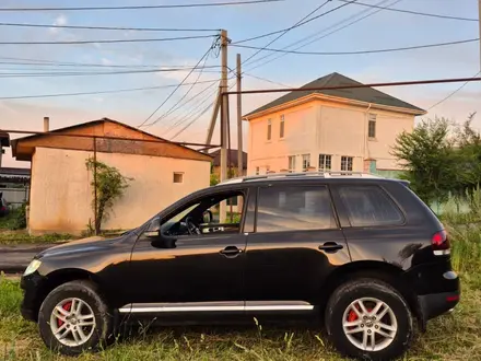 Volkswagen Touareg 2007 года за 4 300 000 тг. в Алматы – фото 17