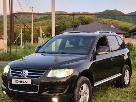 Volkswagen Touareg 2007 года за 4 300 000 тг. в Алматы – фото 3