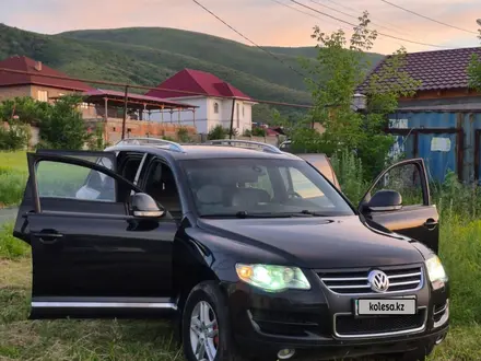 Volkswagen Touareg 2007 года за 4 300 000 тг. в Алматы – фото 5