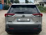 Toyota RAV4 2021 годаүшін14 000 000 тг. в Актобе – фото 4