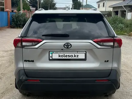 Toyota RAV4 2021 года за 14 000 000 тг. в Актобе – фото 4