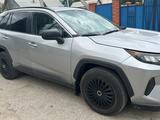 Toyota RAV4 2021 годаүшін14 000 000 тг. в Актобе – фото 3