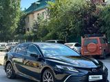 Toyota Camry 2023 годаүшін15 900 000 тг. в Актобе – фото 2