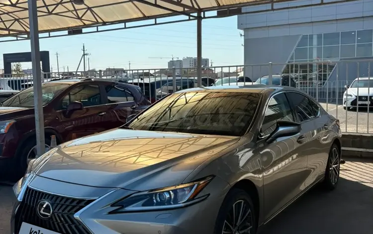 Lexus ES 250 2023 года за 22 000 000 тг. в Атырау