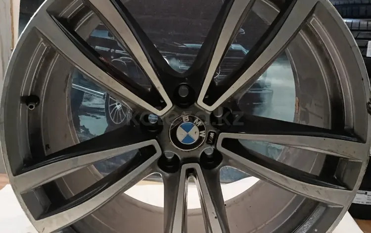 Одноширокие диски на BMW R19 5 120 BP оригинал за 350 000 тг. в Астана