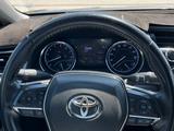 Toyota Camry 2019 года за 15 000 000 тг. в Атырау – фото 3