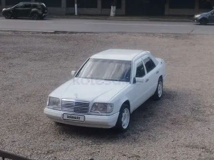 Mercedes-Benz E 220 1995 года за 1 600 000 тг. в Усть-Каменогорск – фото 3