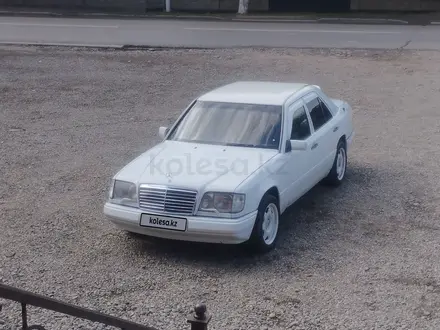 Mercedes-Benz E 220 1995 года за 1 600 000 тг. в Усть-Каменогорск – фото 4
