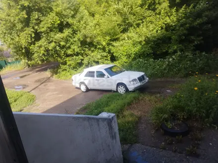 Mercedes-Benz E 220 1995 года за 1 600 000 тг. в Усть-Каменогорск – фото 5
