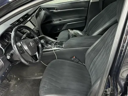 Toyota Camry 2018 года за 11 600 000 тг. в Алматы – фото 14