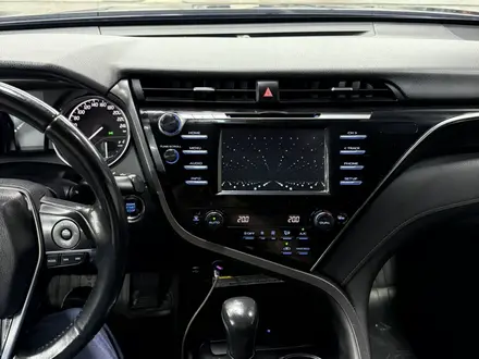 Toyota Camry 2018 года за 11 600 000 тг. в Алматы – фото 15