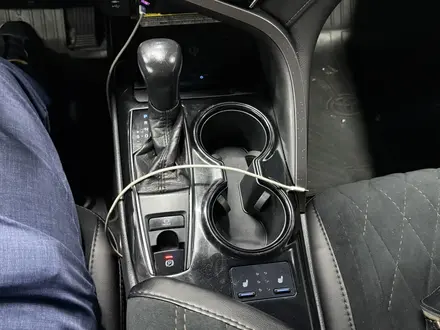 Toyota Camry 2018 года за 11 600 000 тг. в Алматы – фото 16
