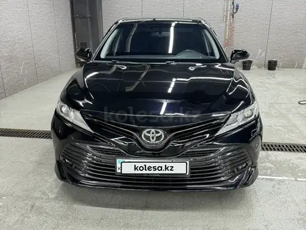 Toyota Camry 2018 года за 11 600 000 тг. в Алматы