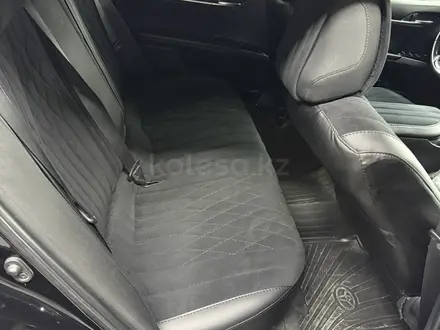 Toyota Camry 2018 года за 11 600 000 тг. в Алматы – фото 10