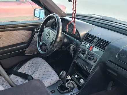 Mercedes-Benz C 180 1995 года за 1 850 000 тг. в Караганда – фото 4