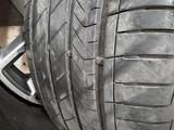 Комплект разношироких дисков с резиной на g30 bmw за 225 000 тг. в Алматы – фото 3