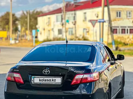 Toyota Camry 2006 года за 5 000 000 тг. в Атырау – фото 2