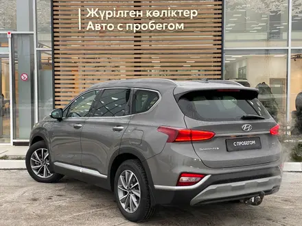 Hyundai Santa Fe 2019 года за 15 750 000 тг. в Уральск – фото 2