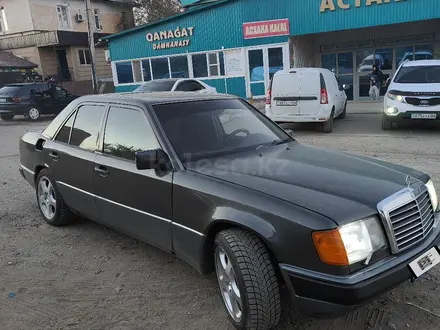 Mercedes-Benz E 300 1990 года за 2 900 000 тг. в Актобе – фото 2