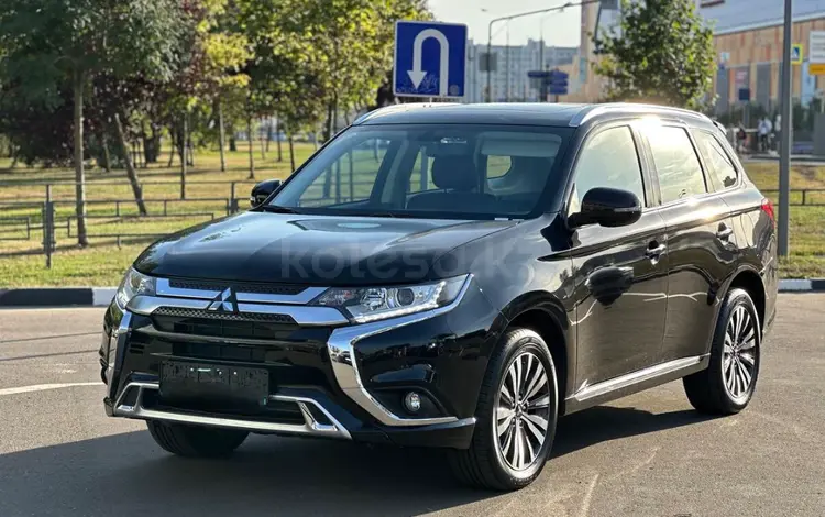 Mitsubishi Outlander 2023 года за 13 550 000 тг. в Астана