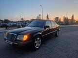 Mercedes-Benz E 320 1994 года за 3 600 000 тг. в Караганда – фото 2