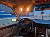 Mercedes-Benz E 320 1994 года за 3 600 000 тг. в Караганда – фото 5