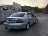 Mercedes-Benz C 200 2000 года за 2 500 000 тг. в Усть-Каменогорск – фото 4