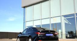 Toyota Camry Elegance eCVT 2026 года за 18 790 000 тг. в Шымкент – фото 2