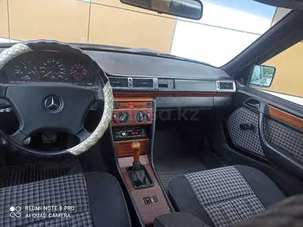 Mercedes-Benz E 230 1992 года за 850 000 тг. в Петропавловск – фото 2