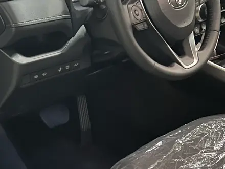 Toyota RAV4 2025 года за 19 900 000 тг. в Алматы – фото 15