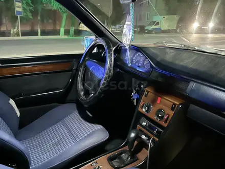 Mercedes-Benz E 220 1993 года за 1 200 000 тг. в Тараз – фото 5