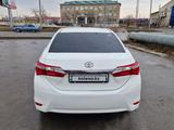 Toyota Corolla 2015 года за 6 000 000 тг. в Атырау – фото 2