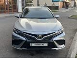 Toyota Camry 2021 года за 12 200 000 тг. в Шымкент