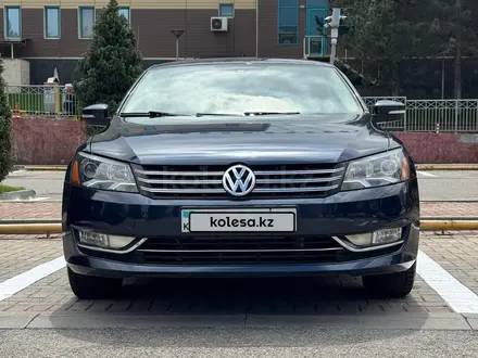 Volkswagen Passat 2014 года за 7 000 000 тг. в Алматы – фото 39